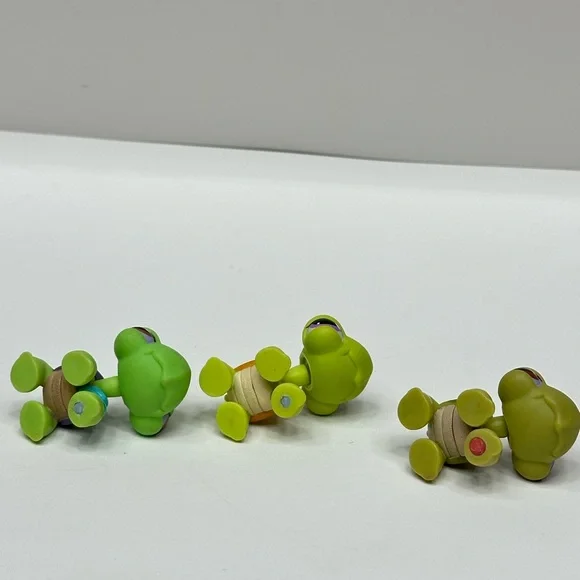 Littlest Pet Shop Green Turtle Trio with Purple, Orange & Pink Shells - Picture 4 of 4